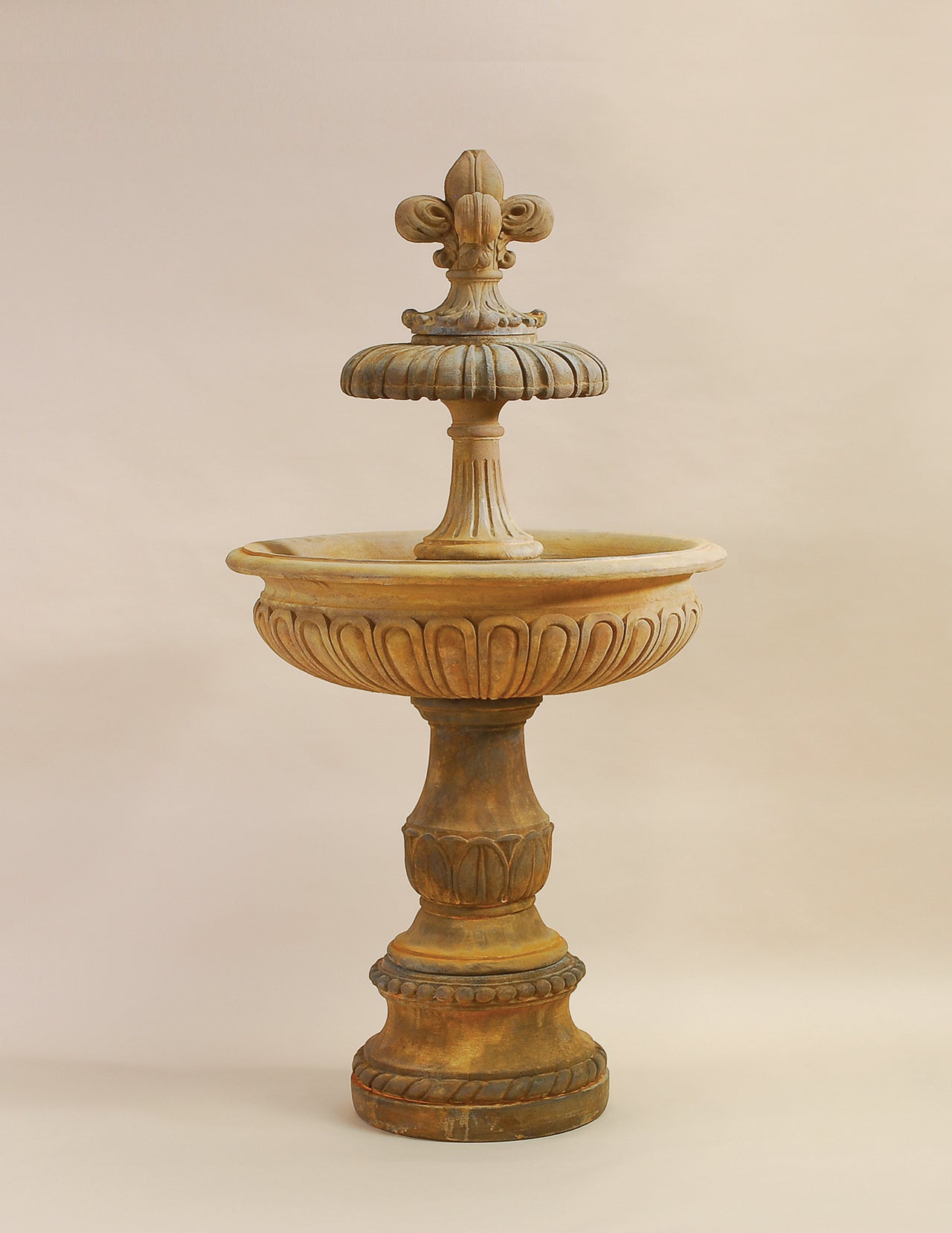 Piazza Nuova Outdoor Cast Stone Garden Fountain – Timeless Elegance with Fleur de Lys Finial