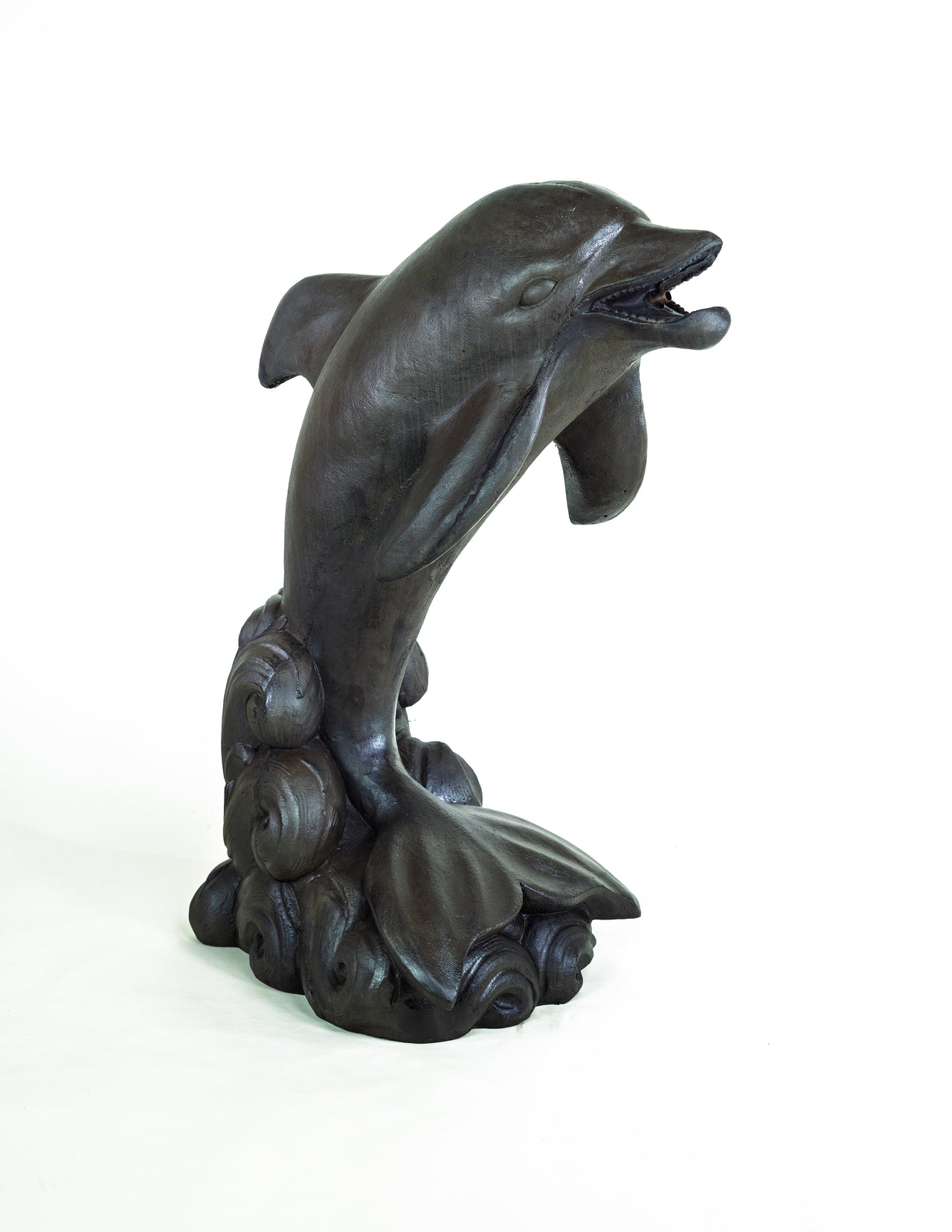 Delfino Plumbed Concrete Dolphin Statue by Giannini – Cast Stone Water Feature