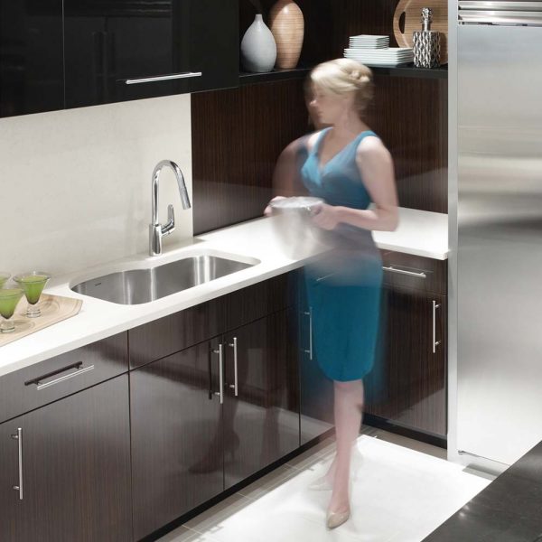 Houzer Medallion Designer 32 inch Stainless Steel Undermount Offset Single Bowl Kitchen Sink with Strainer