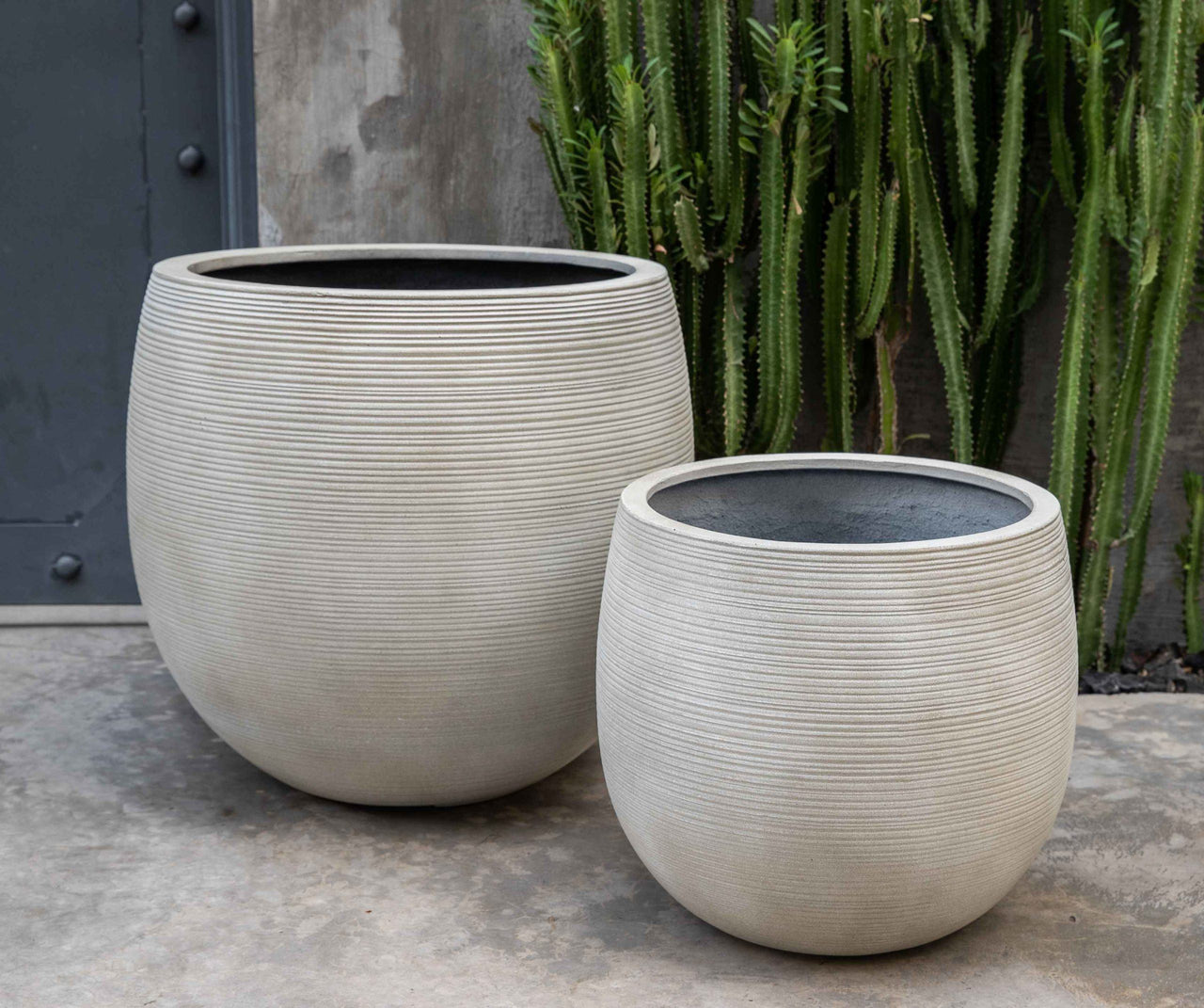 Campania International Fiber Clay Marlton Planter Urn/Planter Campania International Ivory Lite Large 