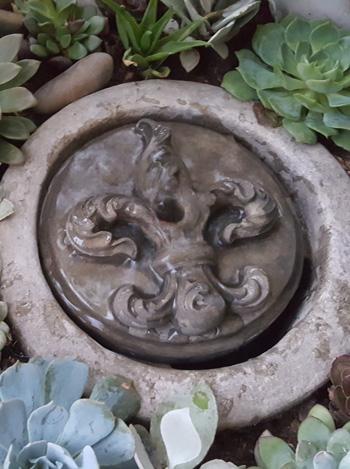 Fleur De Lis Vera Fountain, Small Fountain Fiore Stone 