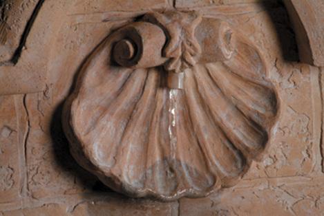 Shell Quatrefoil Wall Fountain, Small Fountain Fiore Stone 