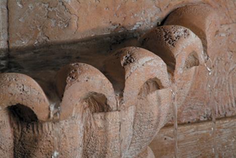 Shell Quatrefoil Wall Fountain, Small Fountain Fiore Stone 